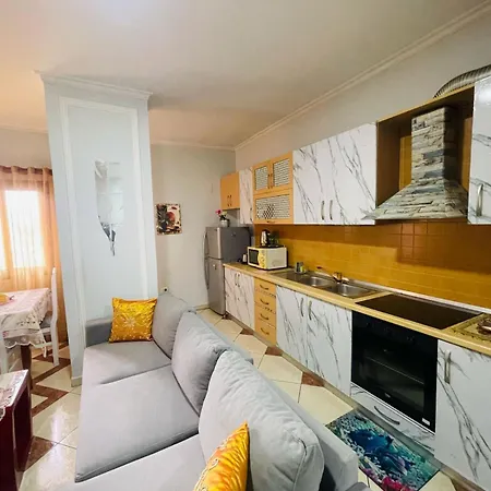 Liza's 3 Bedroom アパート Vlorë