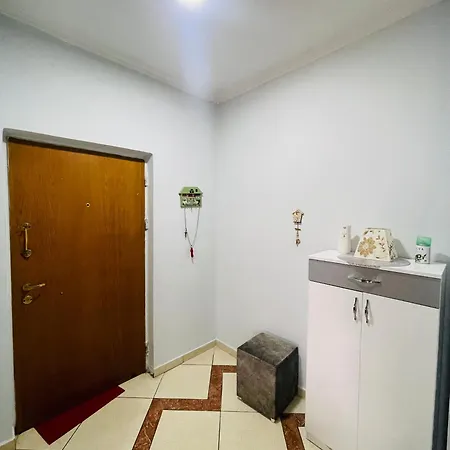Liza's 3 Bedroom * Avlonya