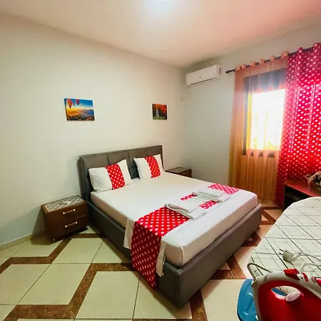 Liza's 3 Bedroom アパート Vlorë