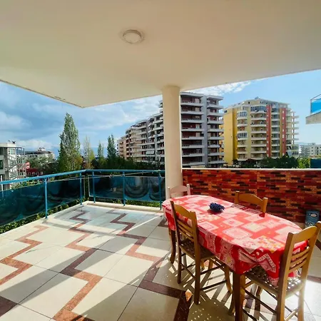Liza's 3 Bedroom Apartamento *